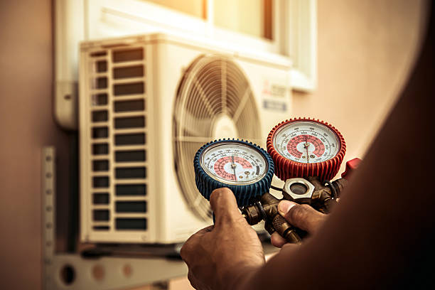 Professional Hvac technician working in Waverly, IL